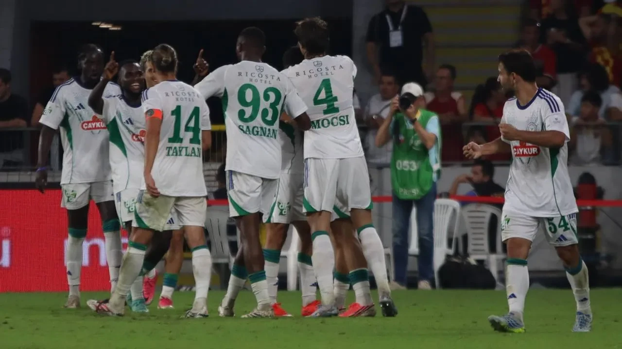 CANLI MAÇ ANLATIMI | Çaykur Rizespor ile Fenerbahçe karşı karşıya geliyor