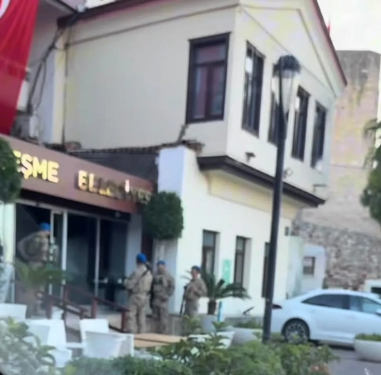 Çeşme Belediyesine yolsuzluk operasyonu: 10 şüpheli tutuklandı