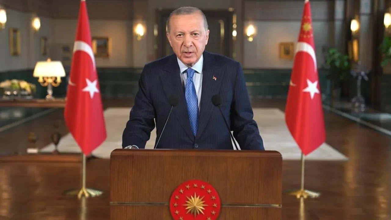 Cumhurbaşkanı Erdoğan'dan yurt dışındaki Türklere güvence: Sizi zırzop diye aşağılayanların insafına bırakmayacağız