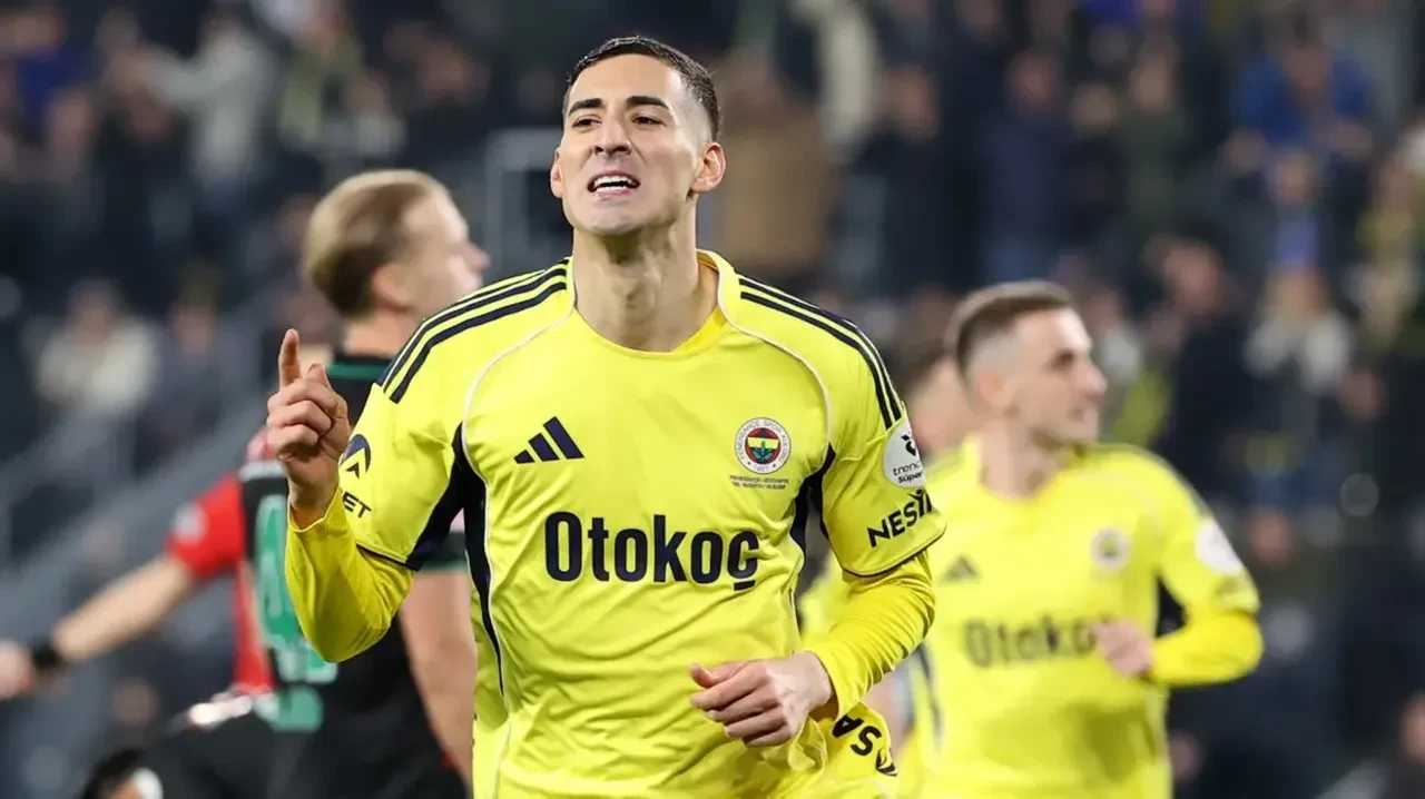 Fenerbahçe, Rizespor deplasmanında galibiyet peşinde! İsmail Kartal'dan sürpriz karar: İşte maçın muhtemel 11'leri
