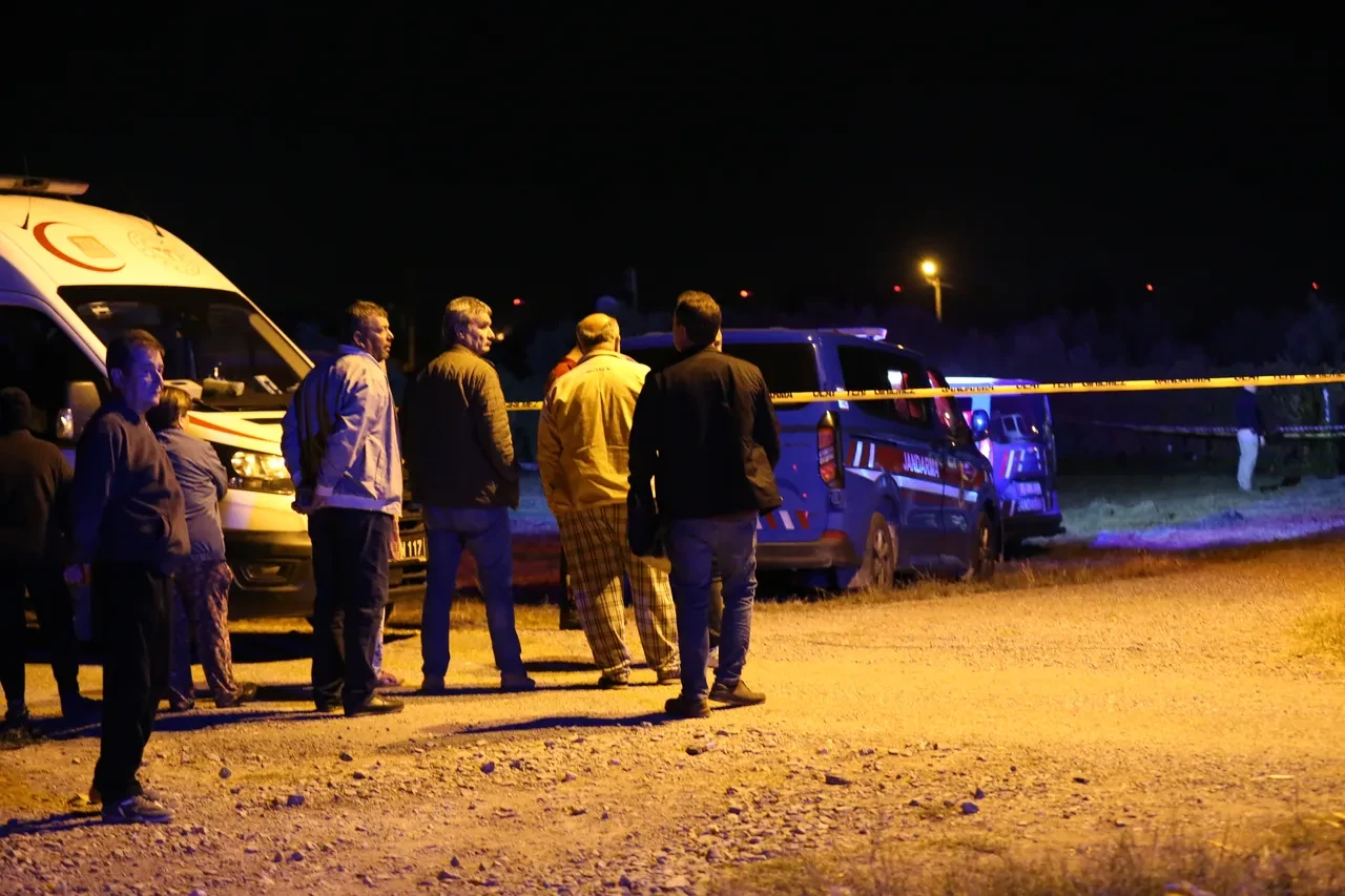 Manisa'da yanan otomobilden ceset çıktı