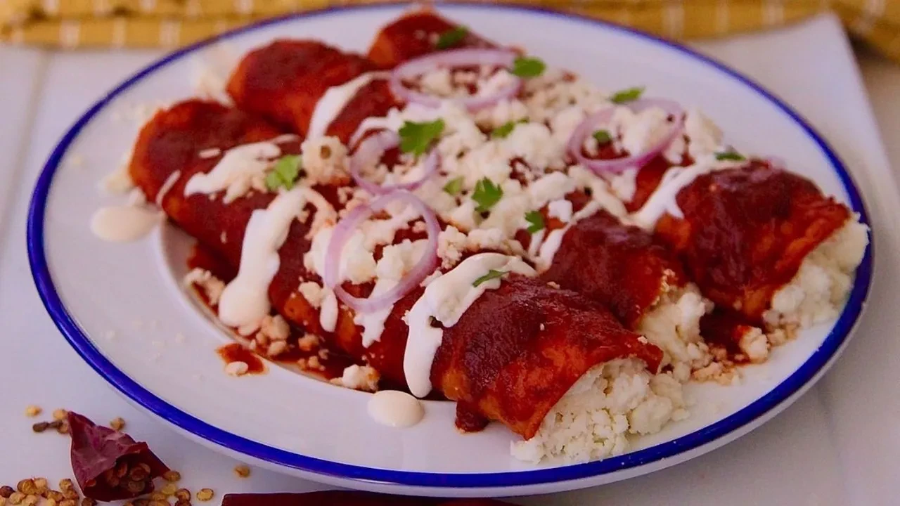 Meksika’nın peynirli lezzeti Türkiye’deki malzemelerle sofralara geliyor! MasterChef Enchiladas de Queso tarifi!