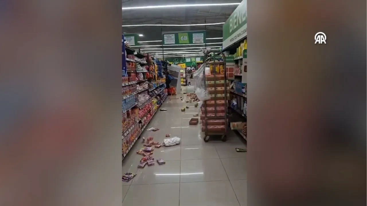Panama’da 7.7’lik deprem anı kamerada