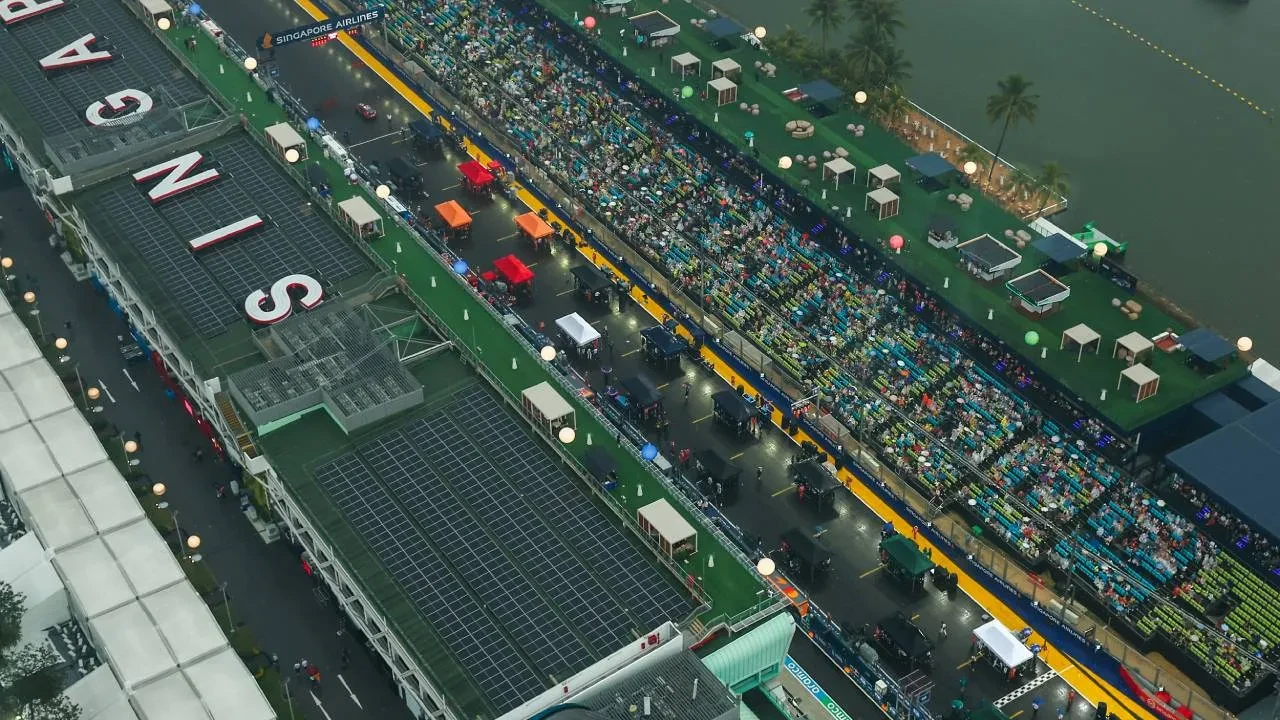 Singapur GP'de Max Verstappen ilk sıraya yerleşti