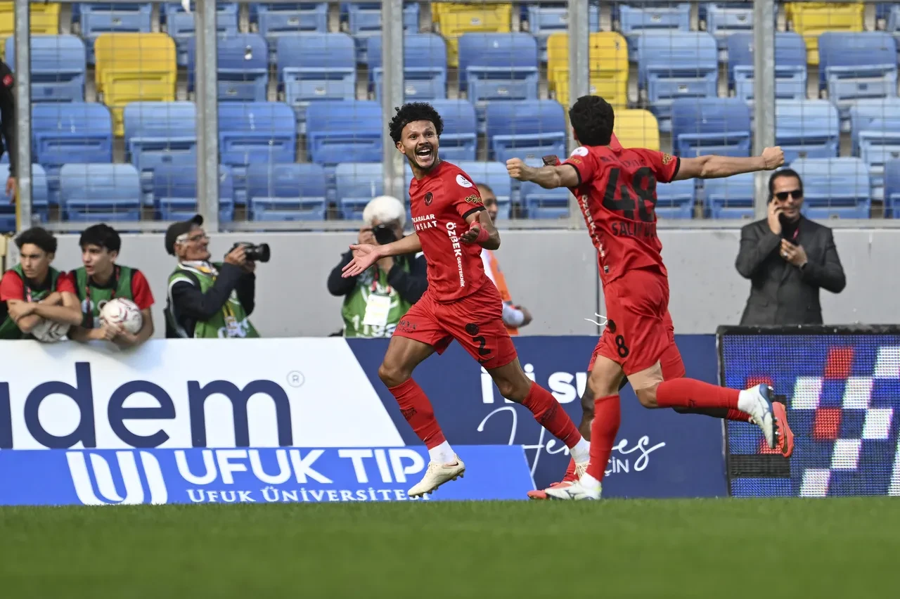 Süper Lig'de zirve el değiştirdi! Amedspor 90+2'de liderliği tepti, Gençlerbirliği 1 puana güldü