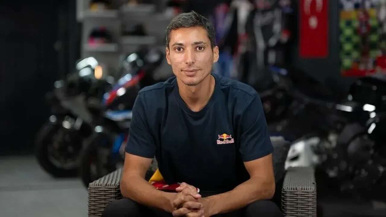 Toprak Razgatlıoğlu MotoGP'de kaza geçirdi! Çıkan omzunu kendi yerine oturttu