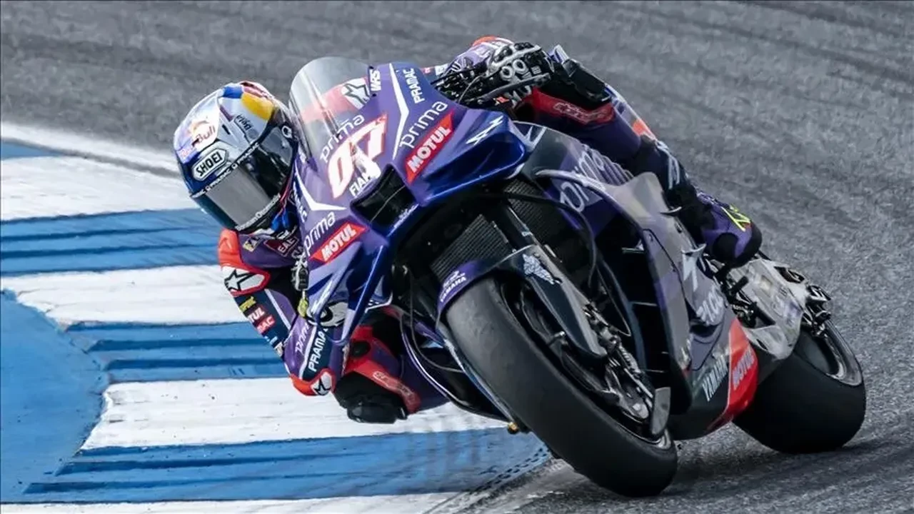 Toprak Razgatlıoğlu MotoGP'de kaza geçirdi! Çıkan omzunu kendi yerine oturttu