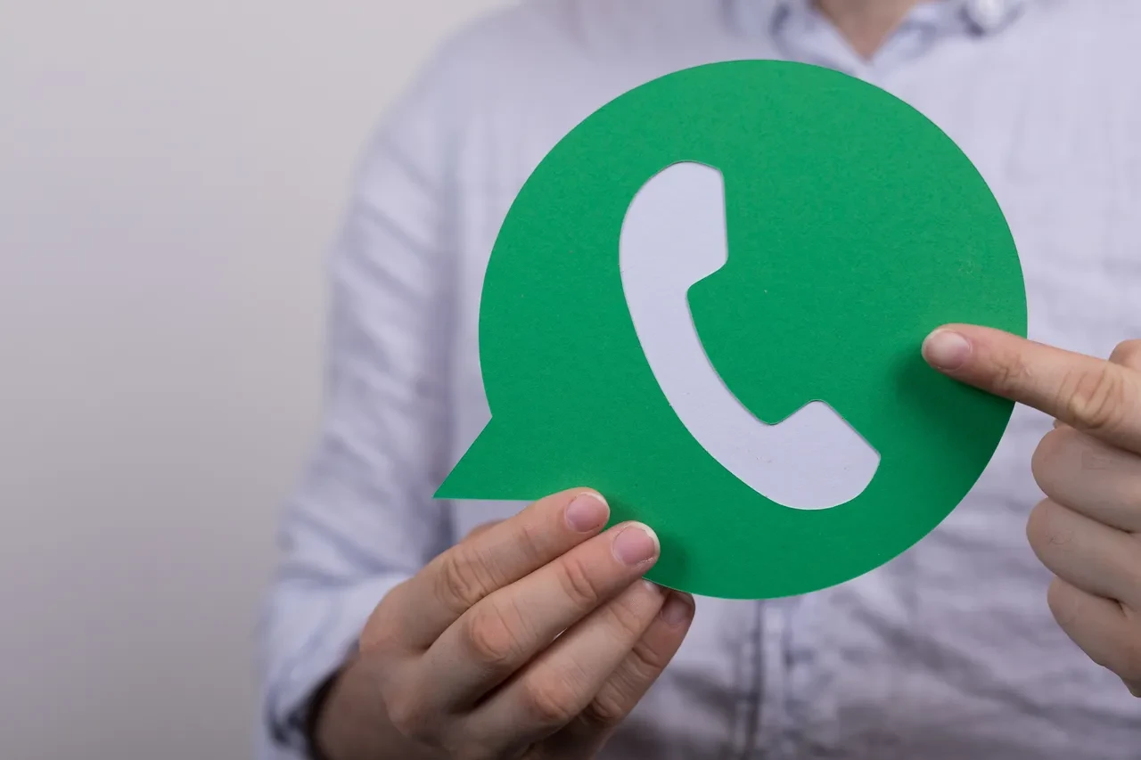 WhatsApp’ta dedikodu yaptı, işten atıldı: Mahkemenin kararı dikkat çekti