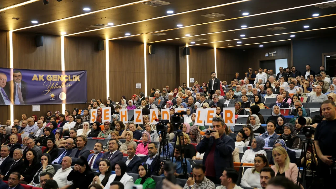 AK Parti Genel Sekreteri Eyyüp Kadir İnan'dan Özgür Özel çağrısı: Benzin istasyonlarından uzak tutun