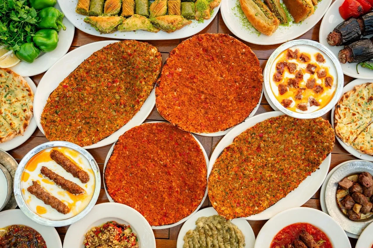 Baklavadan kebaba, beyrandan katmere Gaziantep’in tatları 73 lezzet noktasında buluştu