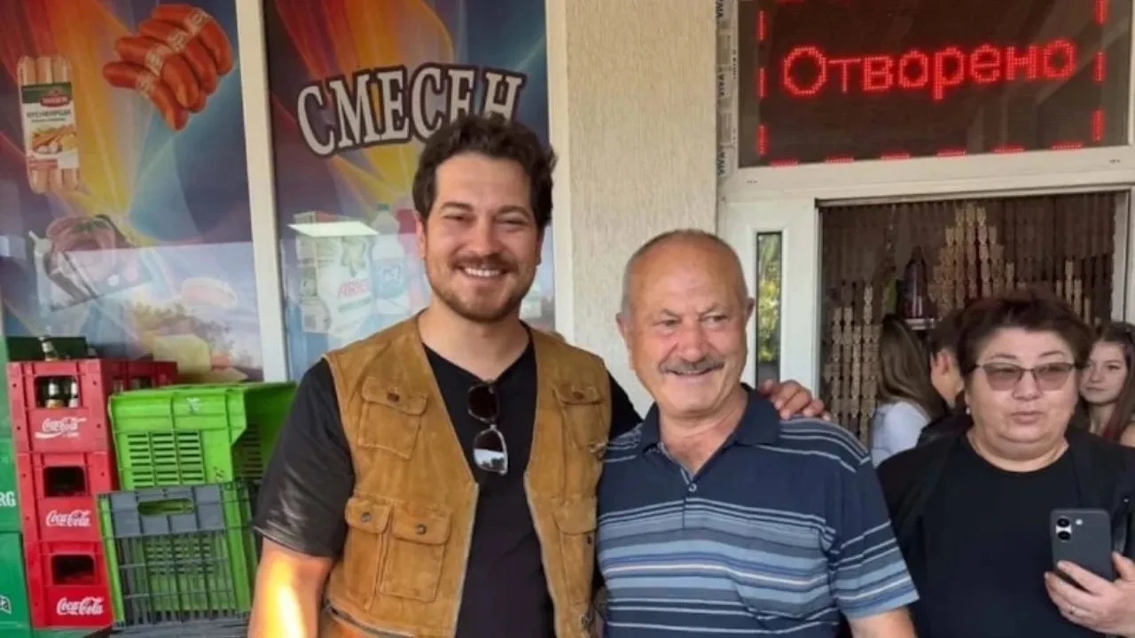 Çağatay Ulusoy Bulgaristan’daki köyünü annesi ve babasıyla ziyaret etti! Ata toprağında hayranlarıyla buluştu