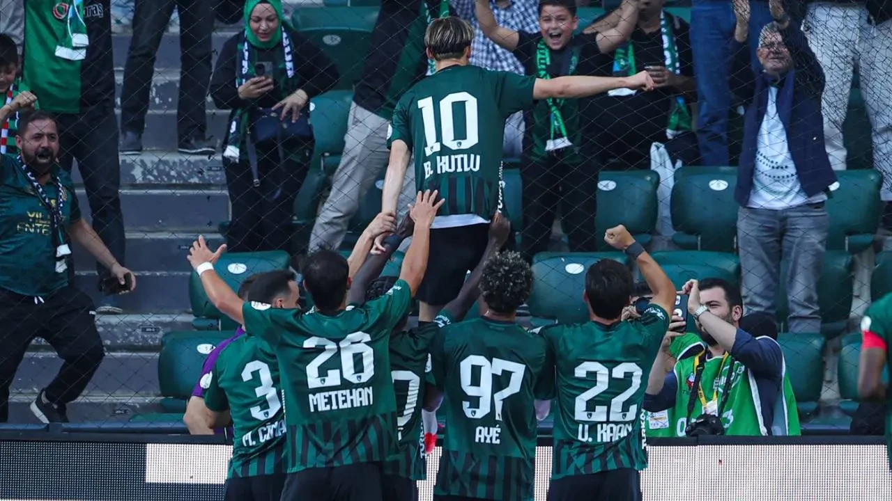 CANLI MAÇ ANLATIMI | Beşiktaş ile Kocaelispor karşı karşıya geliyor