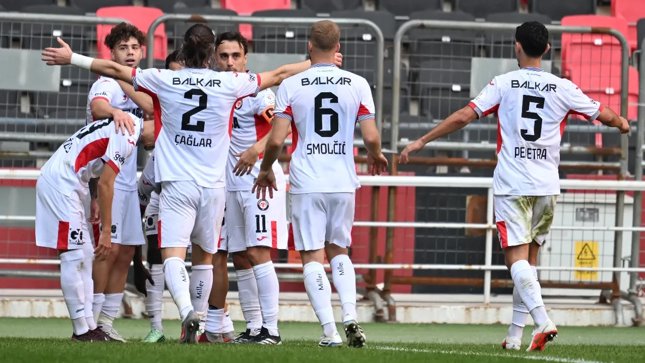 /spor/corum-fk-burak-yilmaz-ile-ilk-macinda-kazandi-kirmizi-siyahlilar-gaziantep-fkyi-3-0-m-3364625