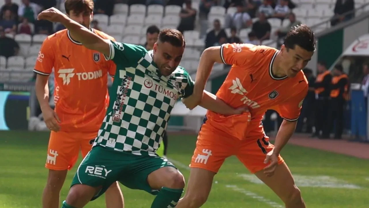 Konya'da gol sesi çıkmadı! Konyaspor ile Başakşehir berabere kaldı