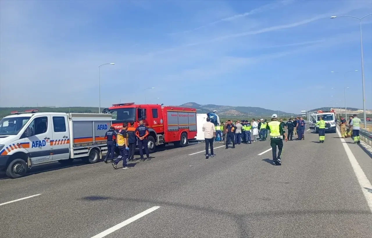 Manisa tur otobüsü kazasında kaç ölü, yaralı var? Akhisar'da otobüs çekici ile çarpıştı