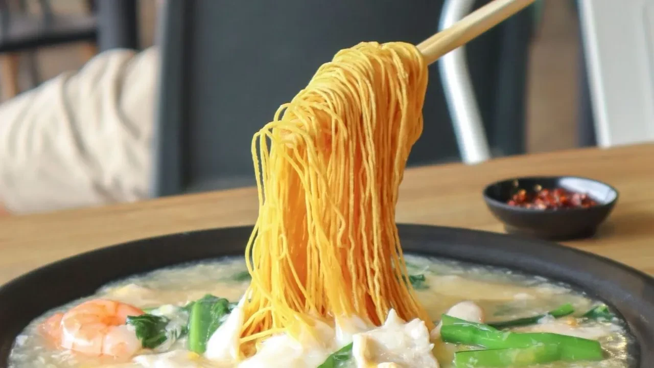 MasterChef Somer Şef'in Flying Noodles tarifi şaşırtıyor! Uçan noodle diğer makarnalara benzemiyor