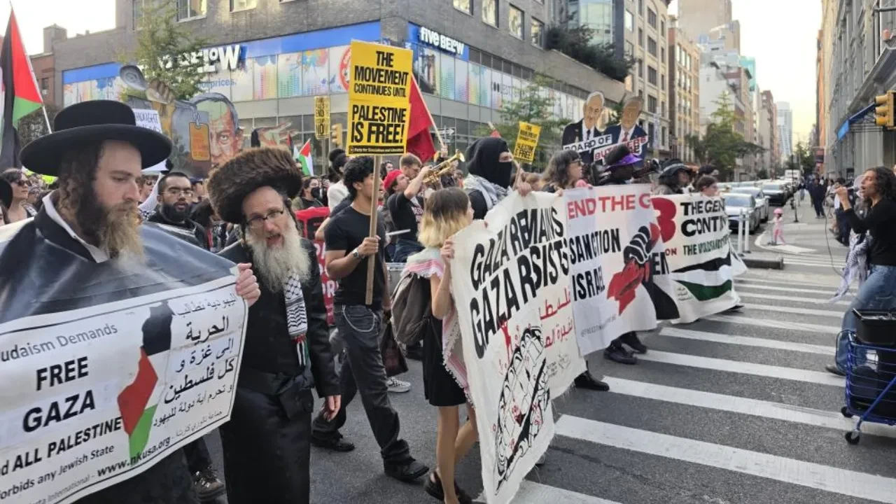 New York'ta, 'ABD, İsrail'e desteği kes' sloganları! Binler Filistin için yürüdü