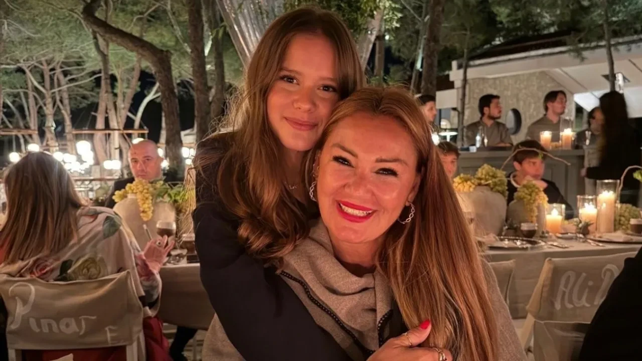 Pınar Altuğ'un kızı Su Atacan'ın Londra isyanı! Okulun yasaklarını sitem ederek saydı