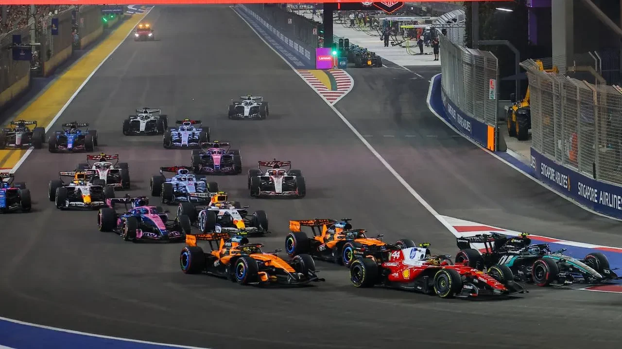 Singapur'da zafer Verstappen'in! Hollandalı pilot üst üste 2. kez kazandı