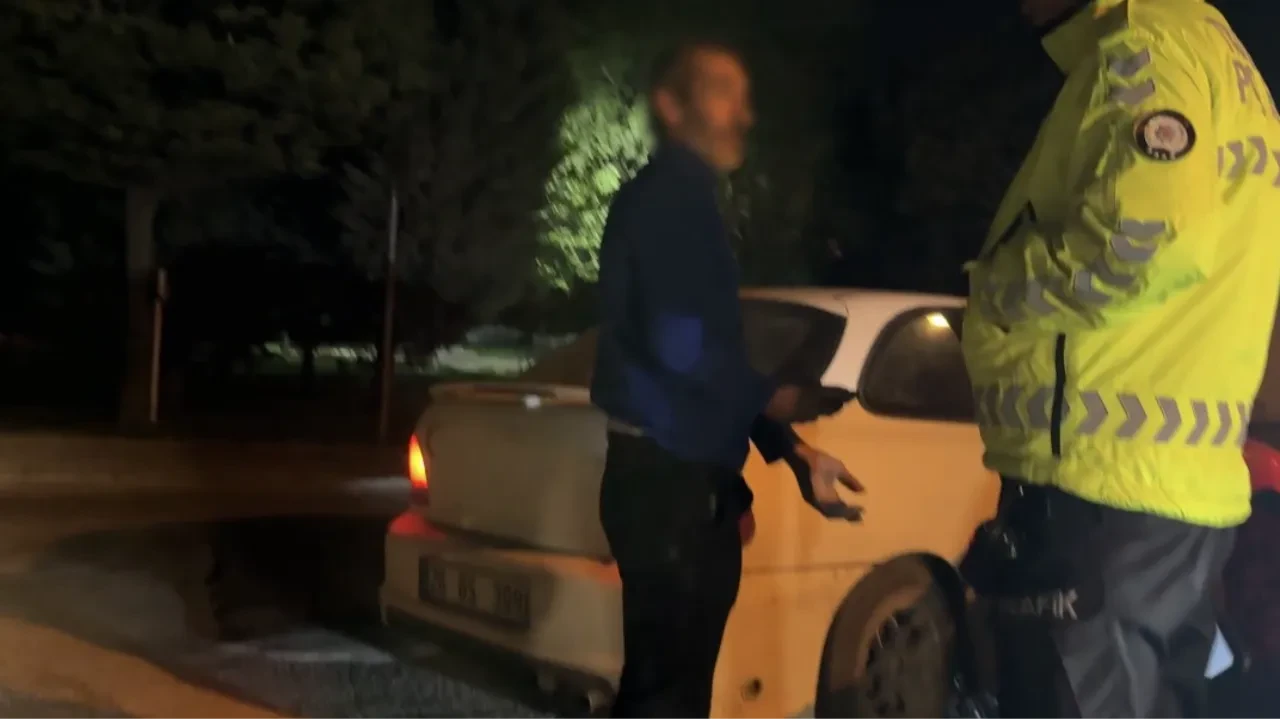  Alkollü sürücünün arkadaşından polise şoke eden sözler: 'Bu salak. Ben size yakalanmam'