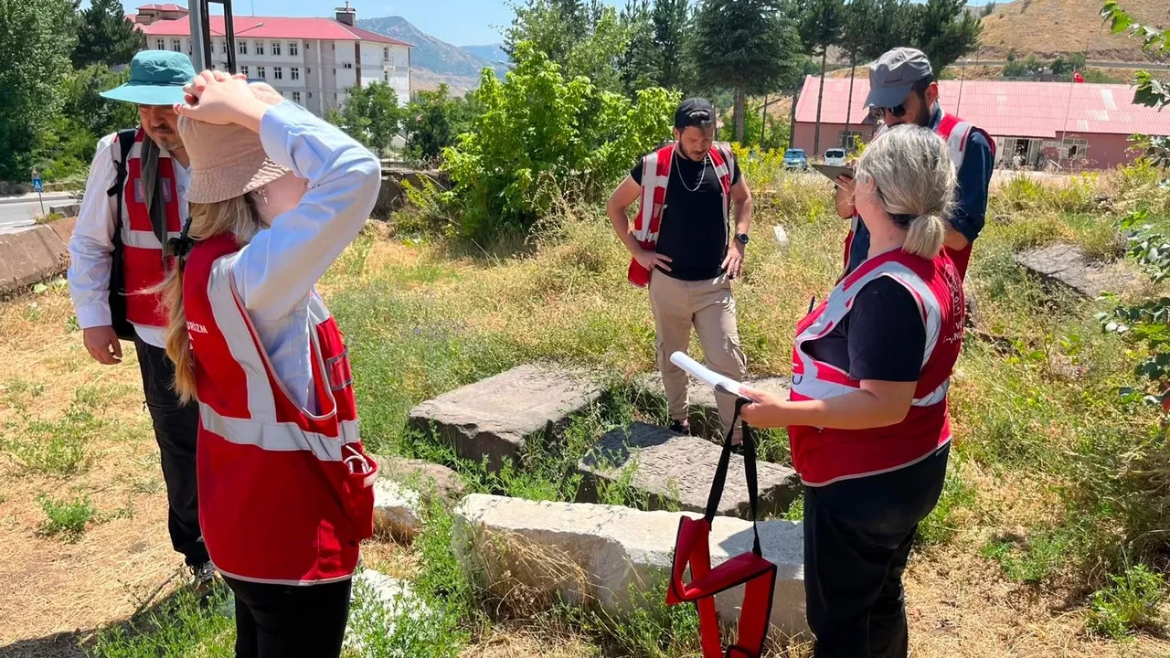 Anadolu'nun taşlara kazınmış hafızası kayıt altında: Binlerce mezar taşı ve kitabe belgelendi