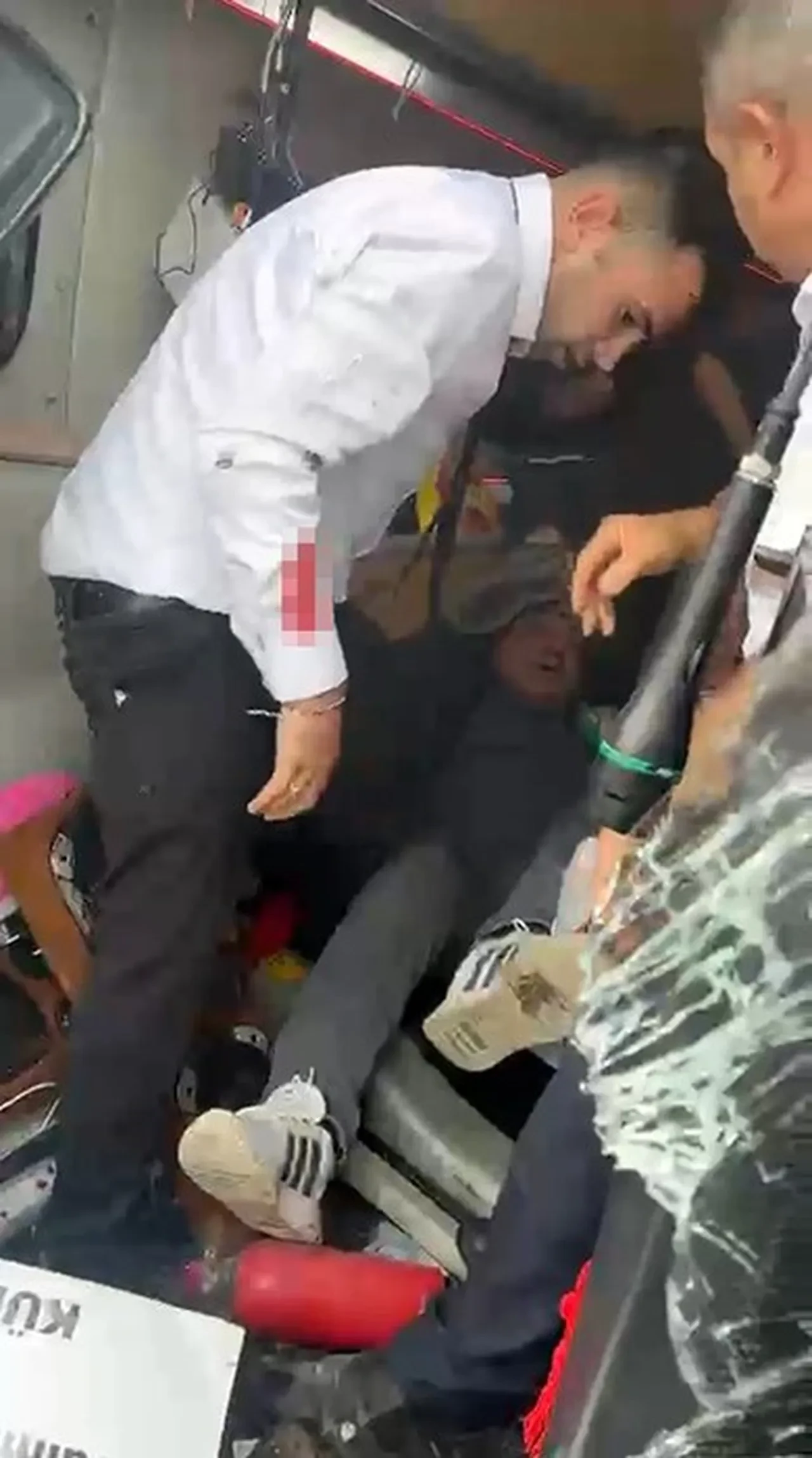 Antalya-Isparta yolunda feci kaza: Midibüs devrildi: 17 yaralı 
