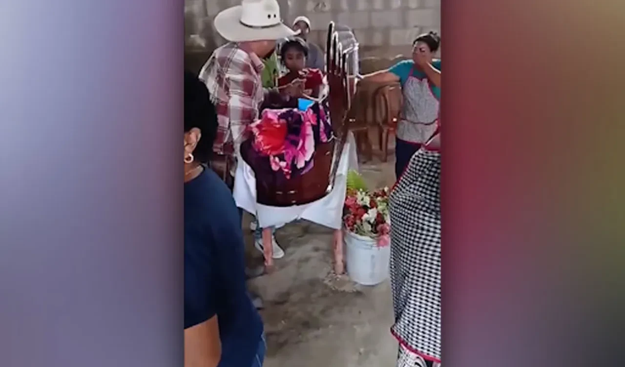 Cenaze sırasında tabuttan bir anda doğruldu ve tek isteği vardı! Herkes şaştı kaldı