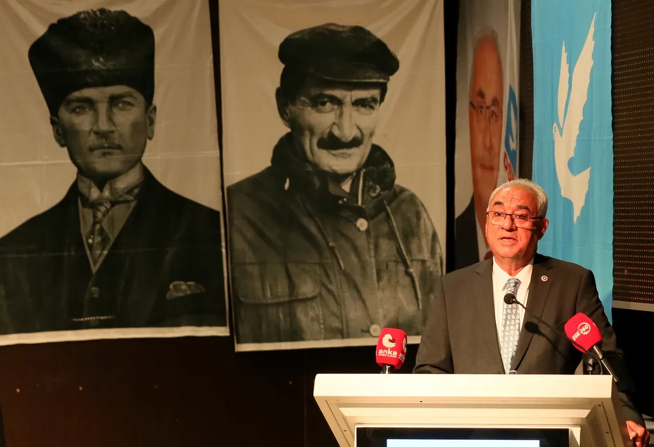 DSP lideri Önder Aksakal'dan Özgür Özel'in 'hain' çıkışına sert tepki