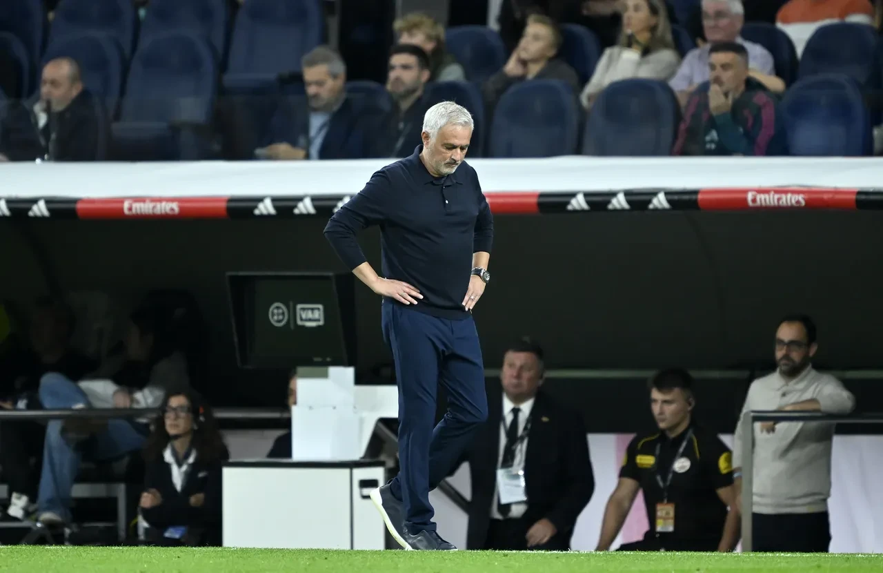 Jose Mourinho yine ortalığı karıştırdı: Hareketinin gerekçisini sonra açıkladı