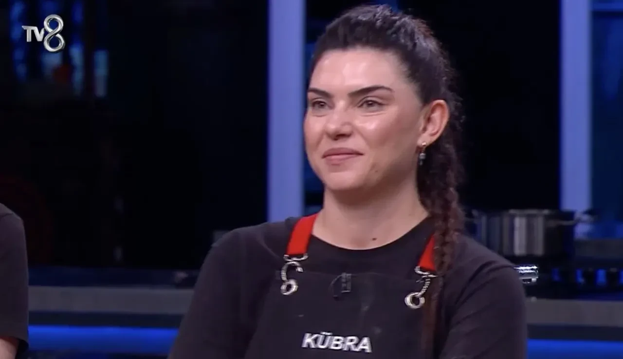 Masterchef dün akşam kim elendi, son elenen isim kim oldu? Buse mi, Kübra mı elendi? Yeni bölüm bu akşam ekranlarda