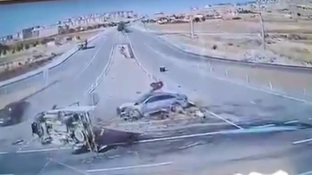 MHP'li Zuhal Karakoç'un yaralandığı kazada çarpışma anı ortaya çıktı