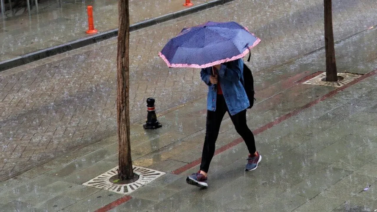 13 Ekim 2026 hava durumu | Meteoroloji’den çok sayıda il için uyarı: Hem kuvvetli yağış, hem toz taşınımı yaşanacak