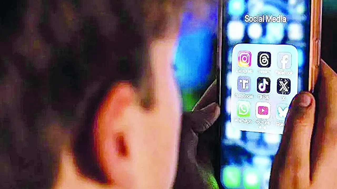 Bakan Göktaş duyurdu: 15-18 yaş canlı yayın açamayacak
