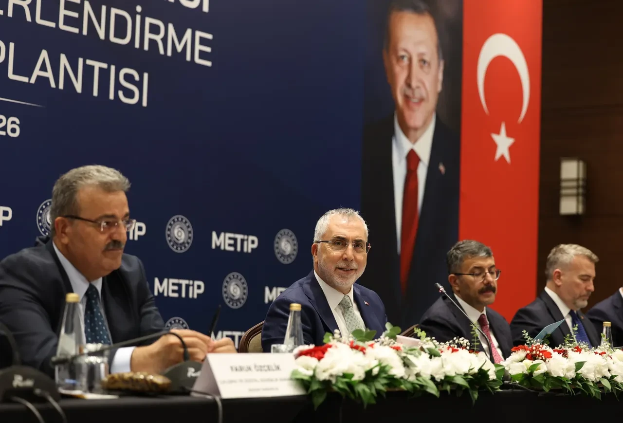 Bakan Işıkhan: Mevsimlik tarım işçileri için kalıcı bir model hedefliyoruz