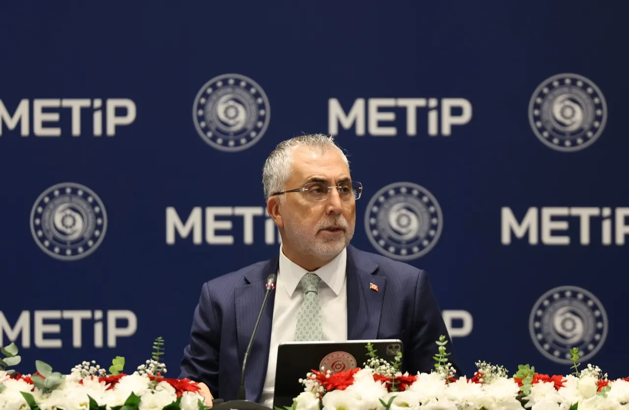 Bakan Işıkhan: Mevsimlik tarım işçileri için kalıcı bir model hedefliyoruz