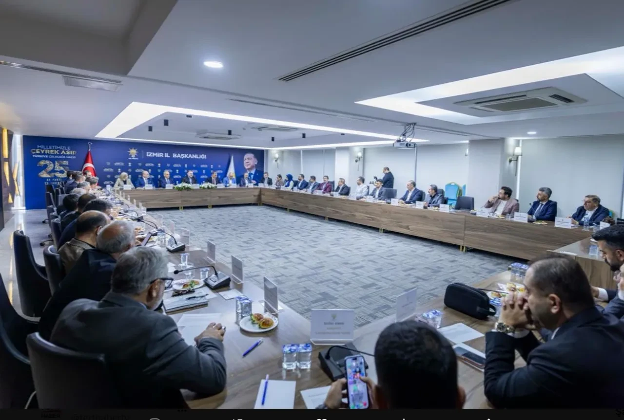 Cemil Tugay'dan AK Parti'ye ziyaret: "Evinize hoş geldiniz" karşılaması