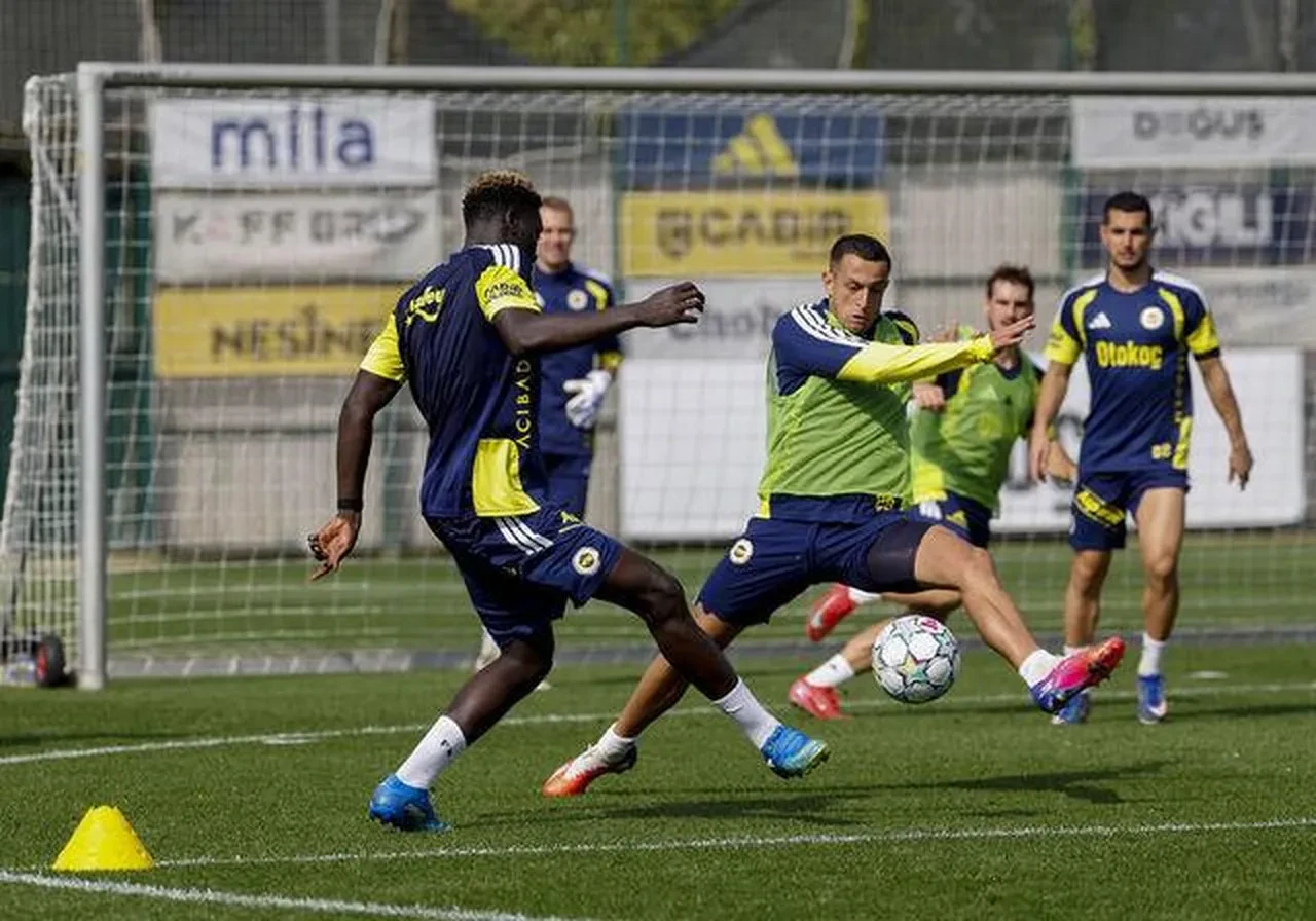 Fenerbahçe'de Aston Villa maçı öncesi sakatlık şoku! Yıldız golcü son antrenmana çıkamadı