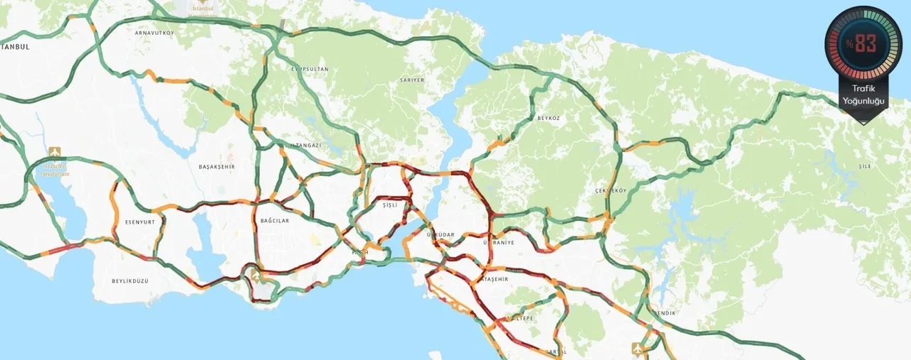 İstanbul'da trafikte yine aynı manzara! Sağanakla birlikte arabalar durma noktasına geldi