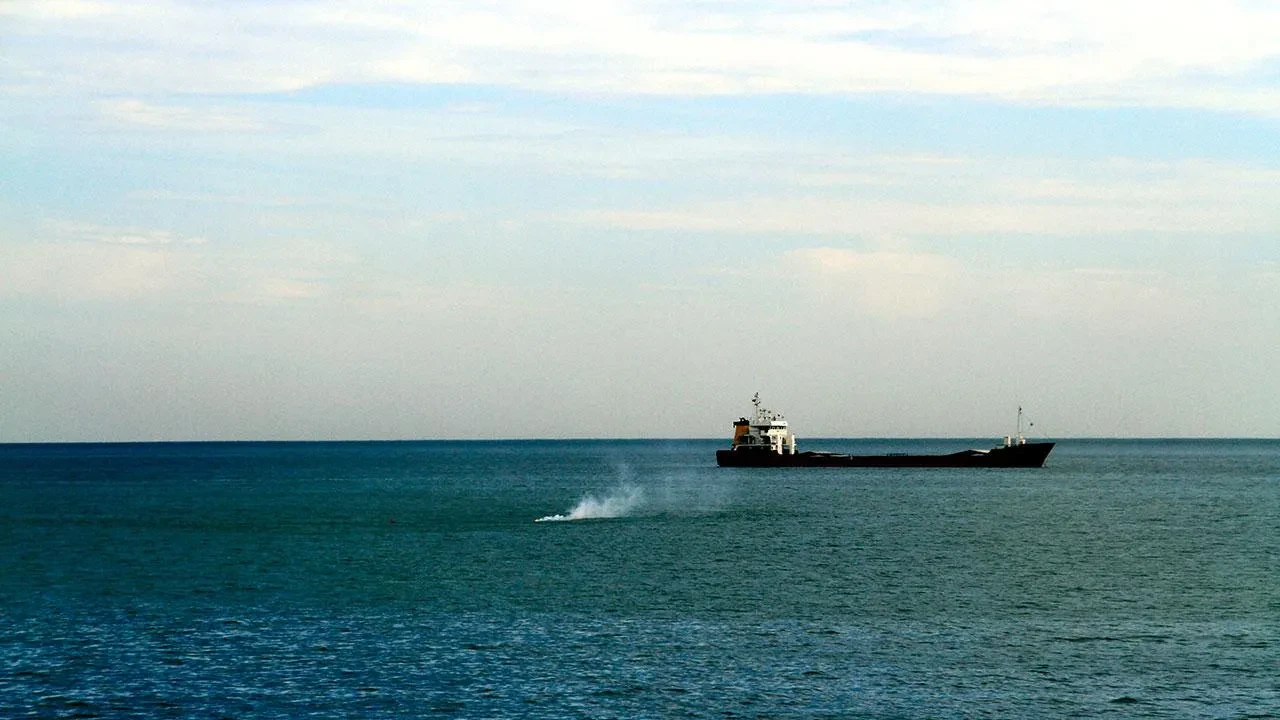 Karadeniz'de iki gemiye İHA'lı saldırı: Biri battı, mürettebat kurtarıldı