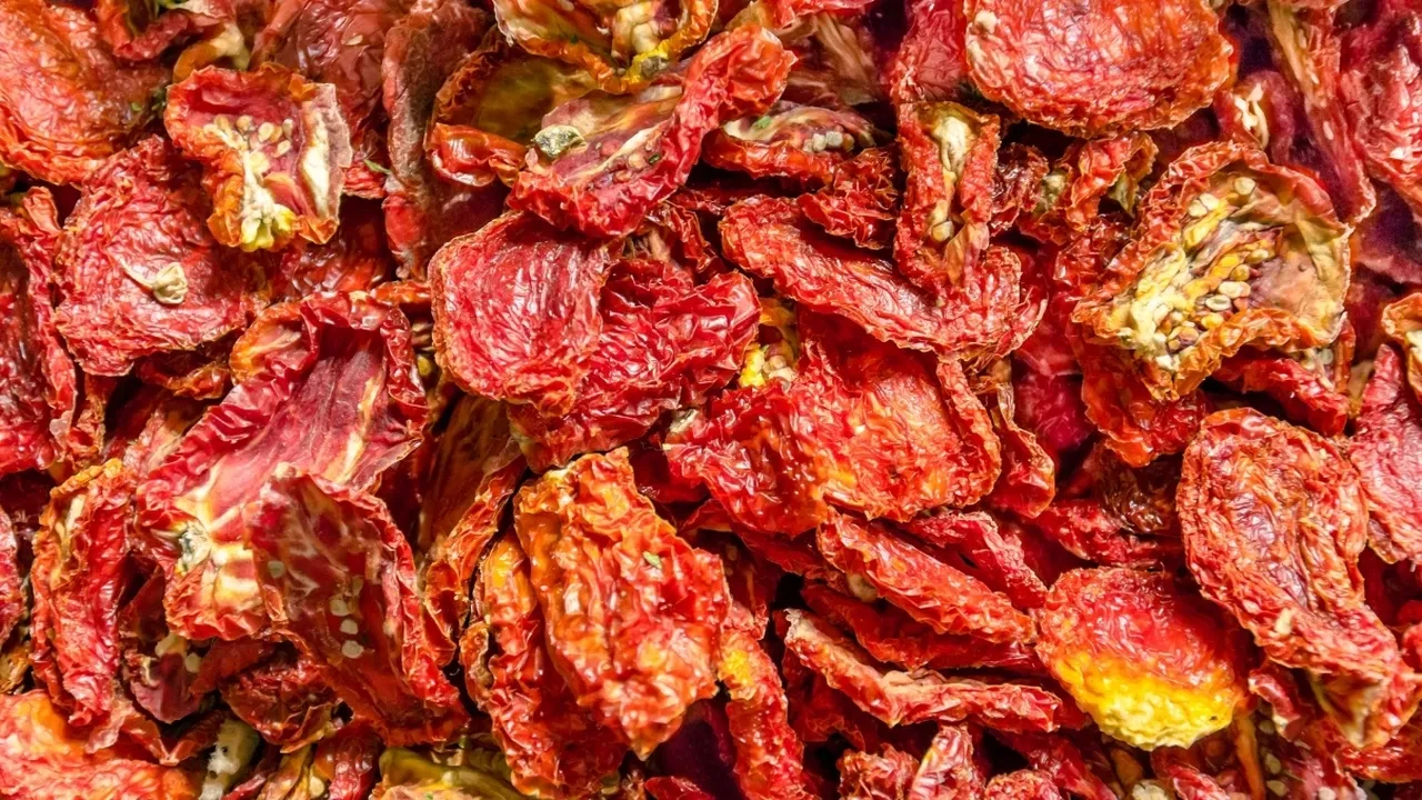 Kuru domatesten yapılan lezzetli reçel tarifi! Ekşi ve tatlıyı buluşturan lezzeti Urfalı komşumdan öğrendim