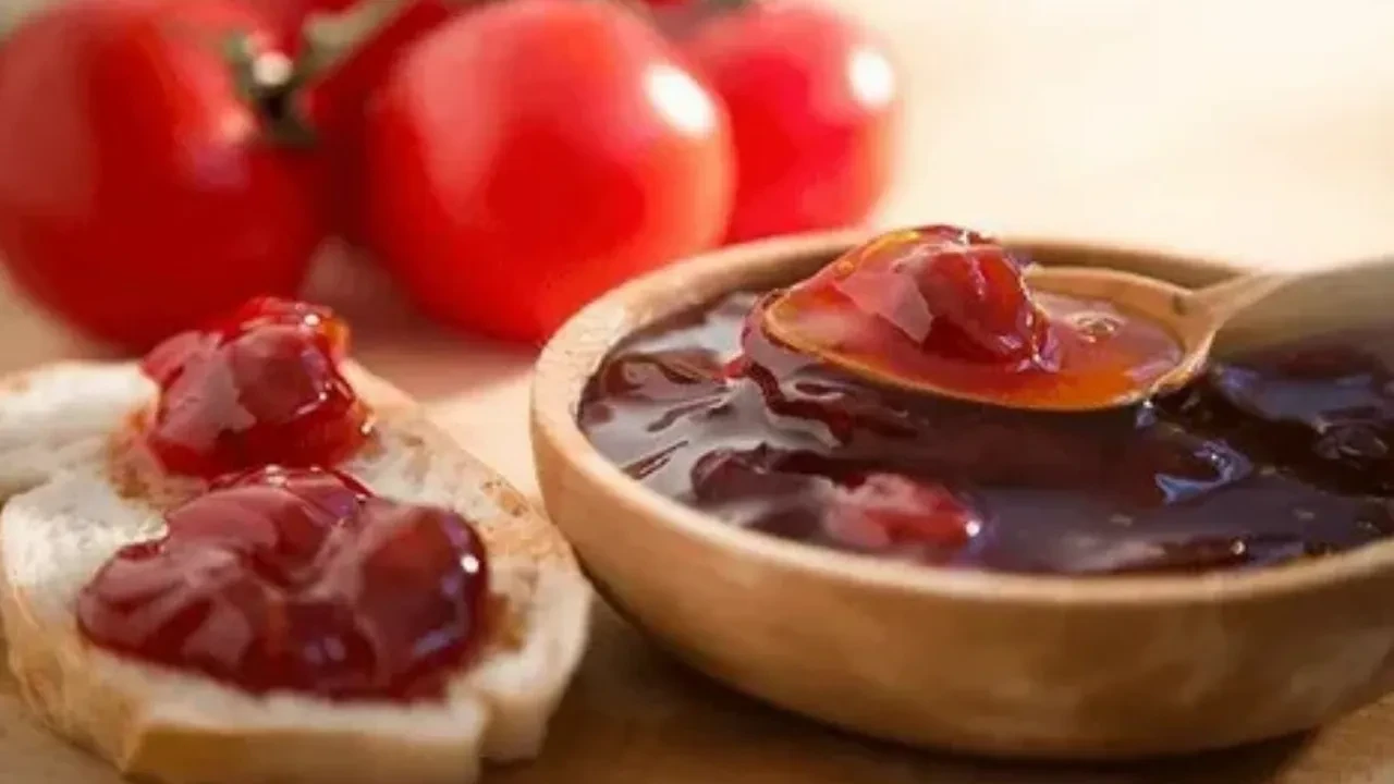 Kuru domatesten yapılan lezzetli reçel tarifi! Ekşi ve tatlıyı buluşturan lezzeti Urfalı komşumdan öğrendim