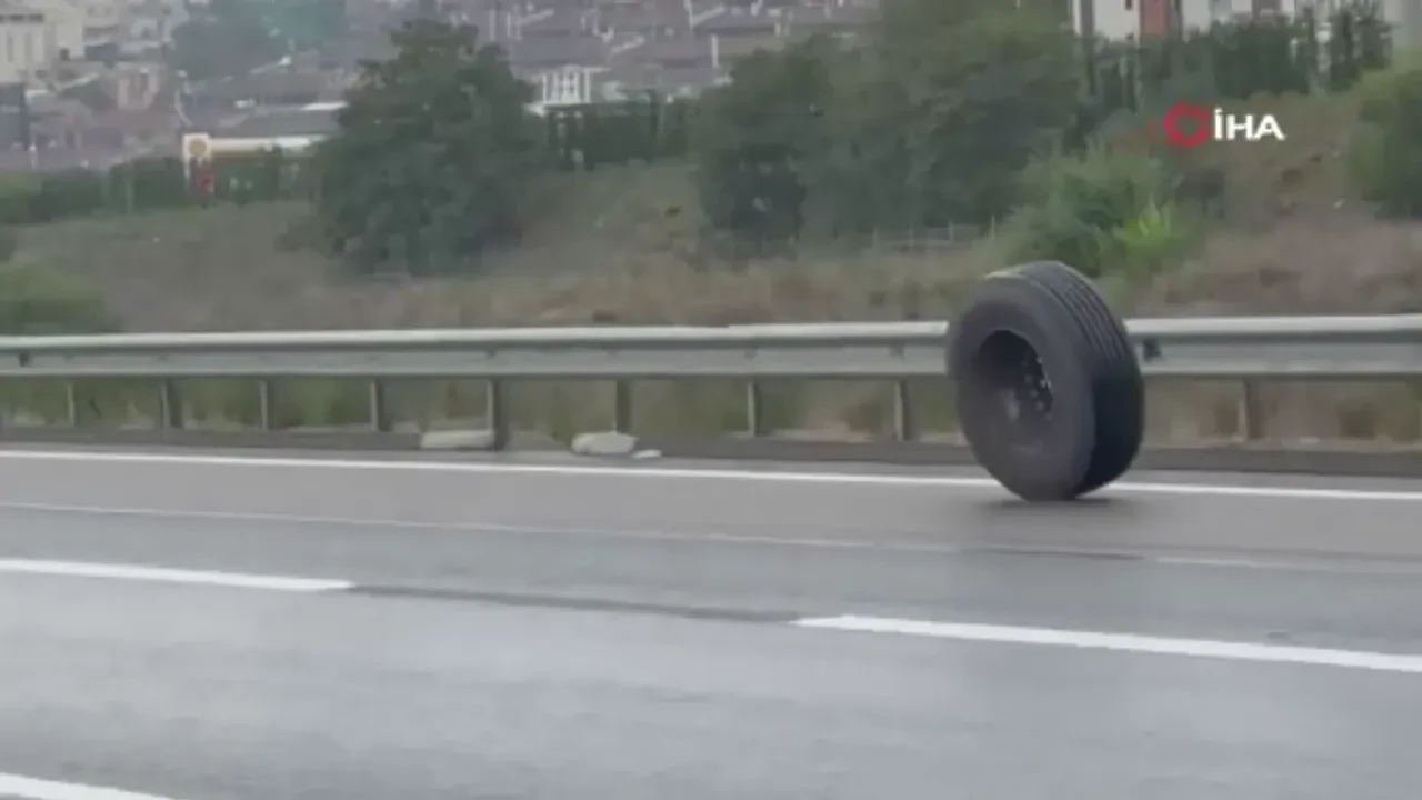 Kuzey Marmara Otoyolu’nda korku dolu anlar: Tırdan kopan lastik trafikte tehlike saçtı!