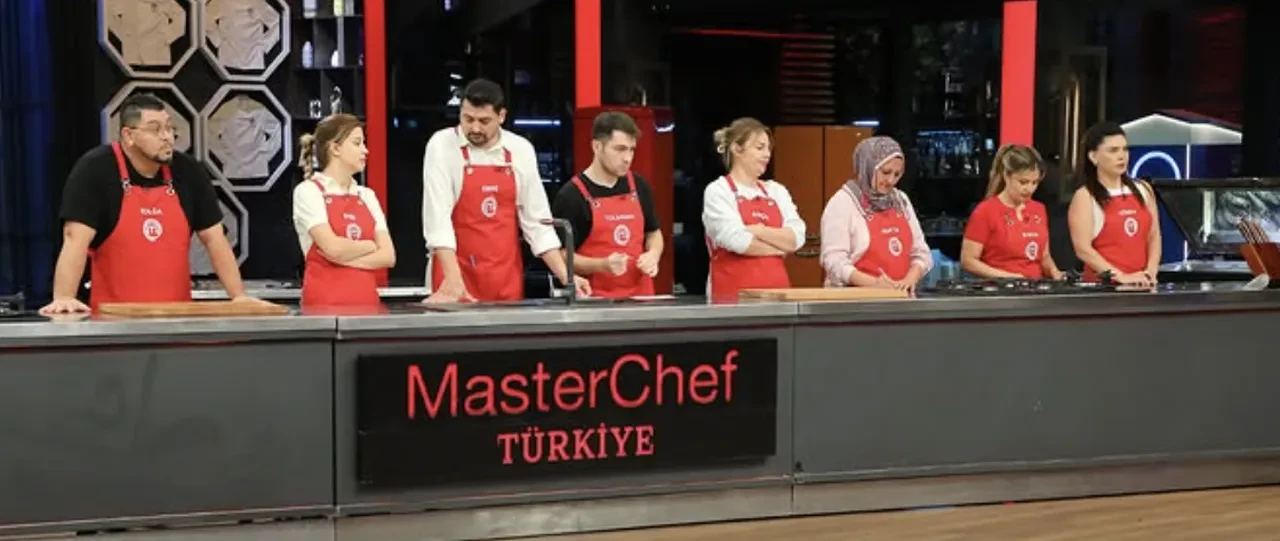 Masterchef dokunulmazlık oyununu hangi takım kazandı 13 Ekim Salı? Kırmızı ve mavi takım arasında dokunulmazlık yarışı