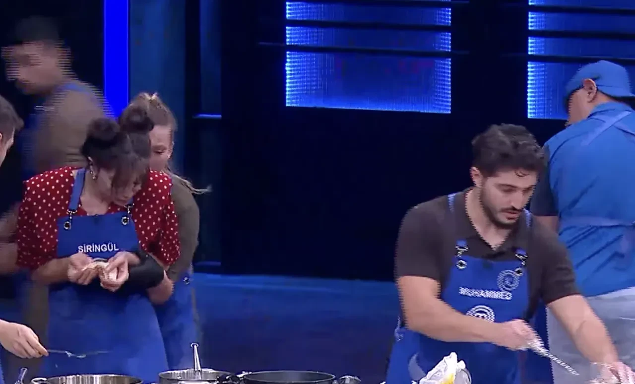 Masterchef dokunulmazlık oyununu hangi takım kazandı 13 Ekim Salı? Kırmızı ve mavi takım arasında dokunulmazlık yarışı