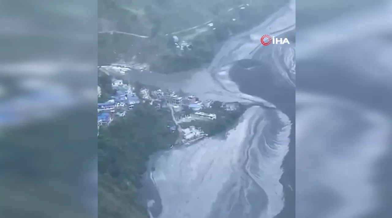 Nepal'de bu kez sel yüzünden 100'den fazla dağcı mahsur kaldı