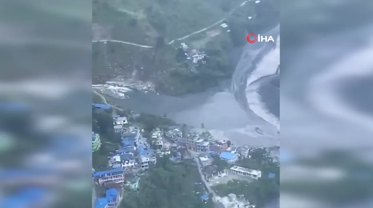 Nepal'de bu kez sel yüzünden 100'den fazla dağcı mahsur kaldı
