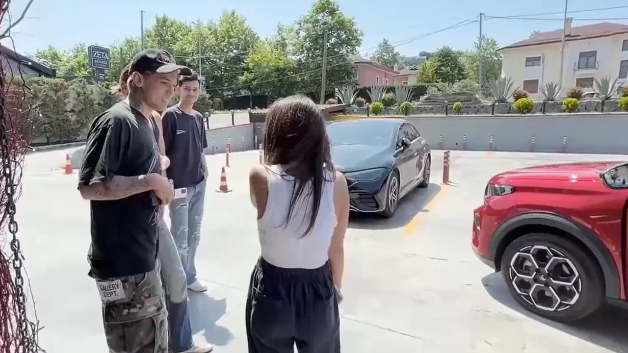 Rapçi Çakal’dan kız kardeşi Sudem’e milyonluk jest! Görenler şaşkınlığını gizleyemedi