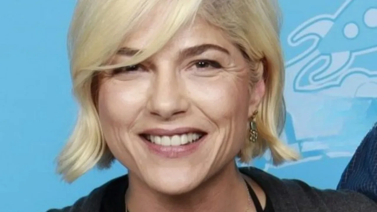 Selma Blair uçakta krize neden oldu! Kabin ekibine saldırdı