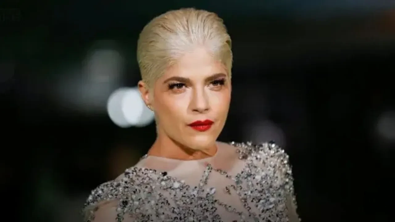 Selma Blair uçakta krize neden oldu! Kabin ekibine saldırdı