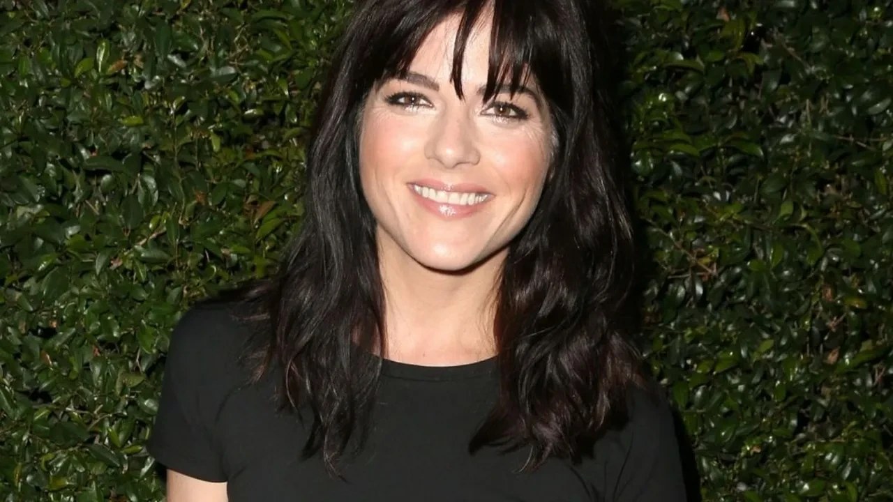 Selma Blair uçakta krize neden oldu! Kabin ekibine saldırdı